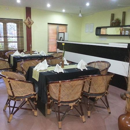 Aquarock Hotel Kazhakuttam Buitenkant foto