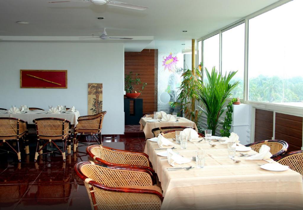 Aquarock Hotel Kazhakuttam Buitenkant foto