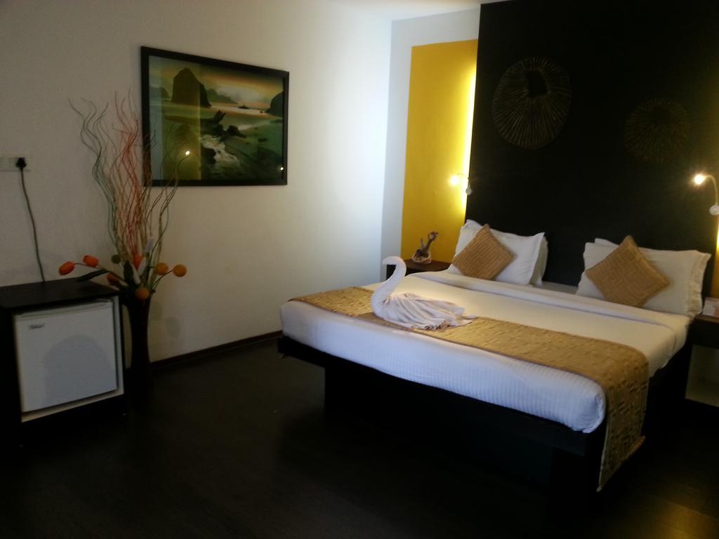 Aquarock Hotel Kazhakuttam Buitenkant foto