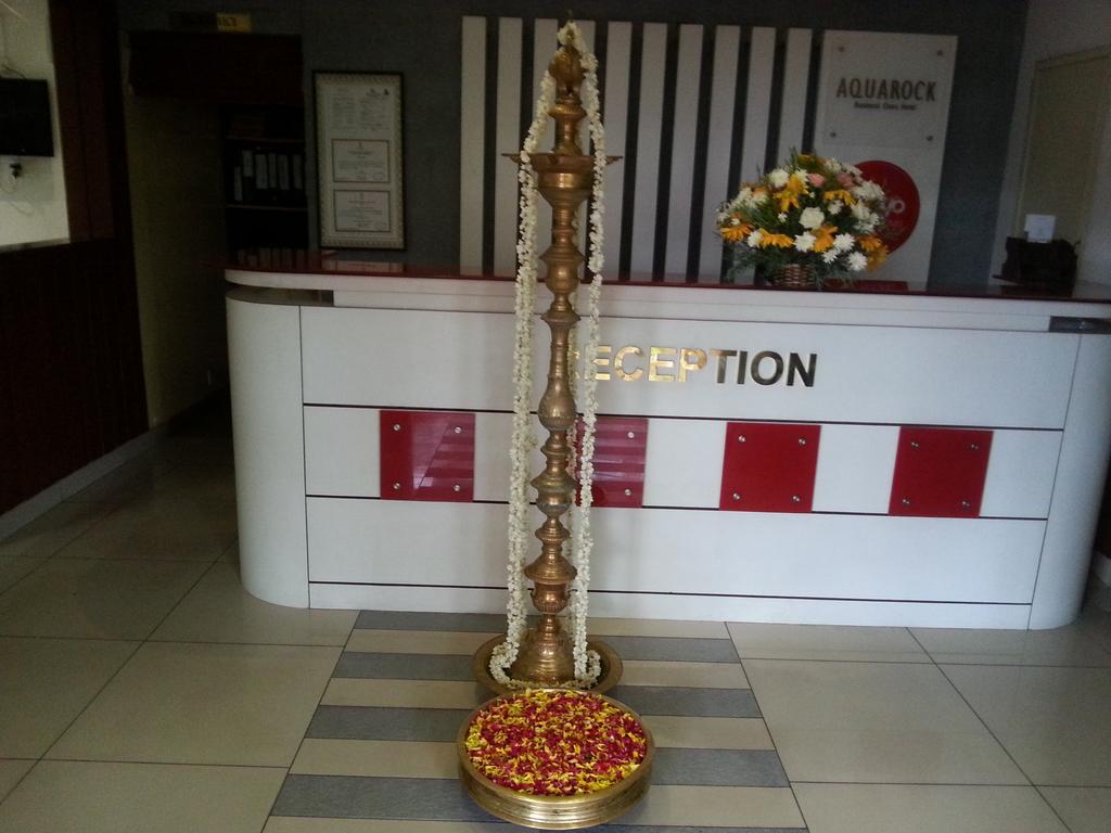 Aquarock Hotel Kazhakuttam Buitenkant foto