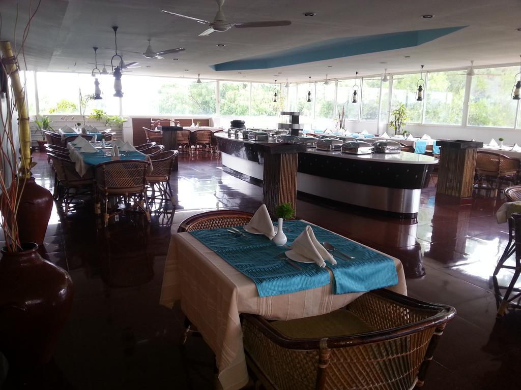 Aquarock Hotel Kazhakuttam Buitenkant foto