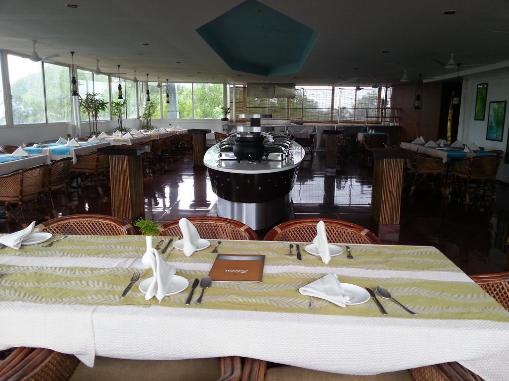 Aquarock Hotel Kazhakuttam Buitenkant foto