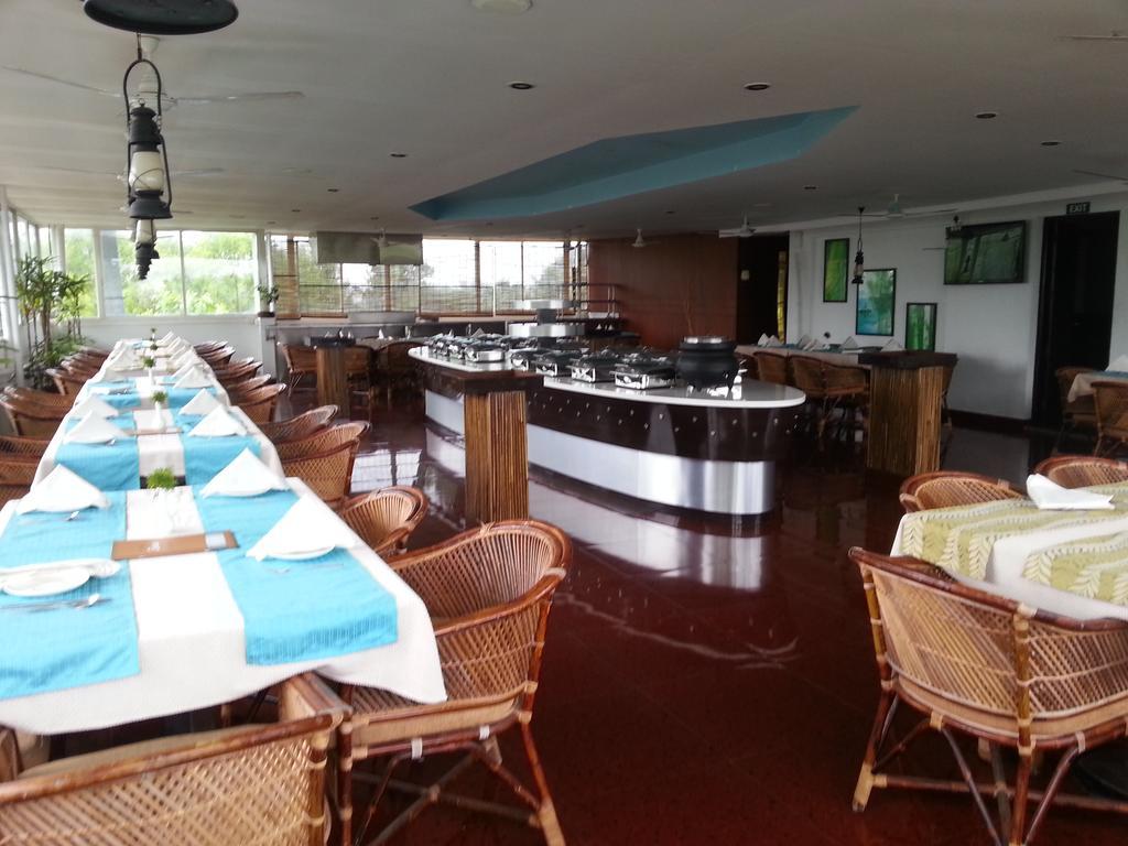 Aquarock Hotel Kazhakuttam Buitenkant foto