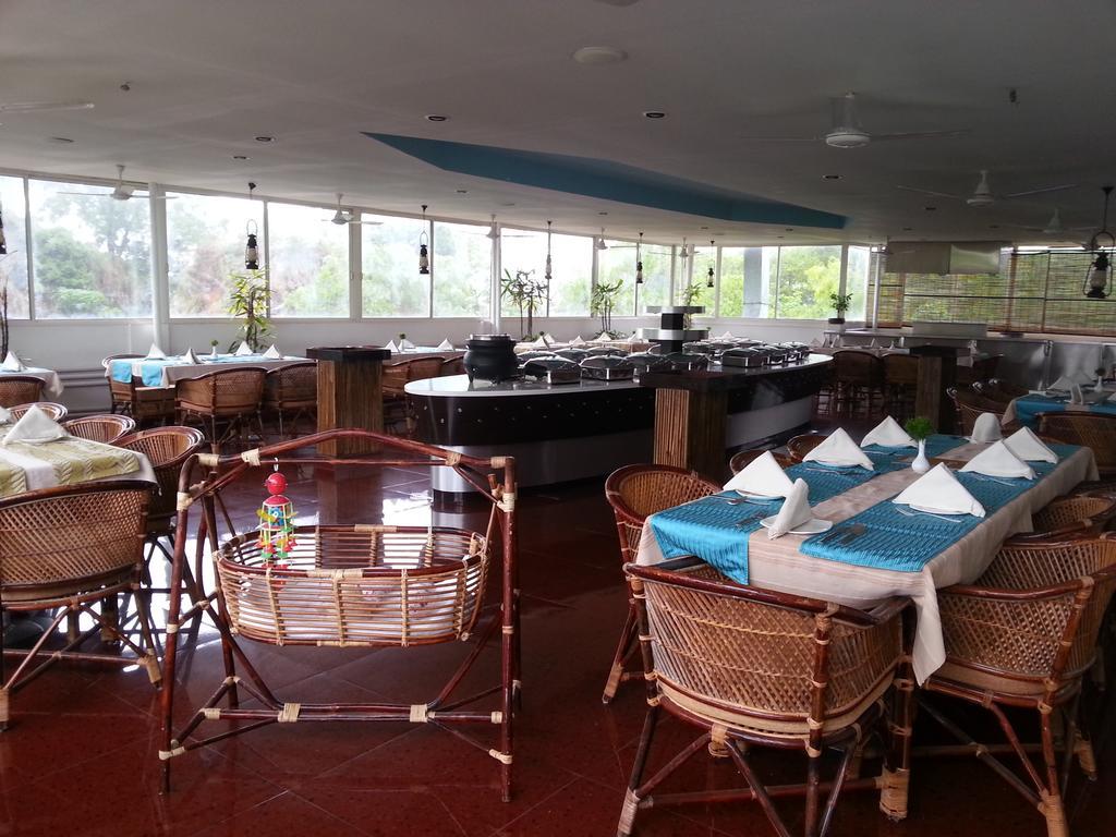Aquarock Hotel Kazhakuttam Buitenkant foto