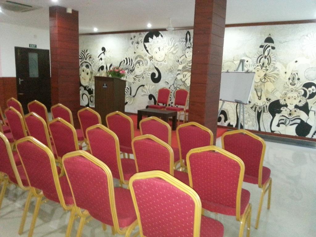 Aquarock Hotel Kazhakuttam Buitenkant foto