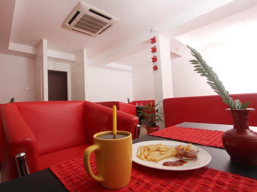 Aquarock Hotel Kazhakuttam Buitenkant foto